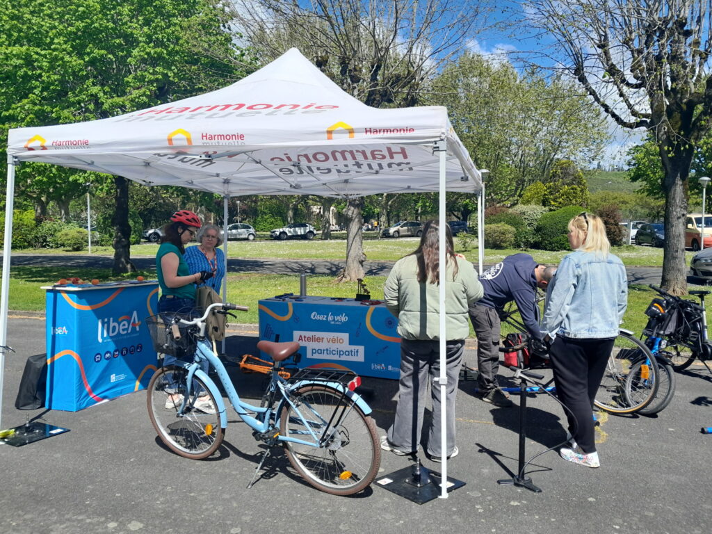 Stand employeur - Entreprise Harmonie mutuelle - Atelier participatif de mécanique vélo et stand de présentation des offres mobilités